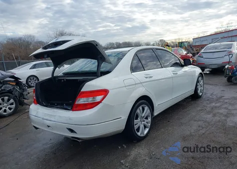 2009 Mercedes-Benz C 300 из США, поврежденный, VIN WDDGF54X69R045329